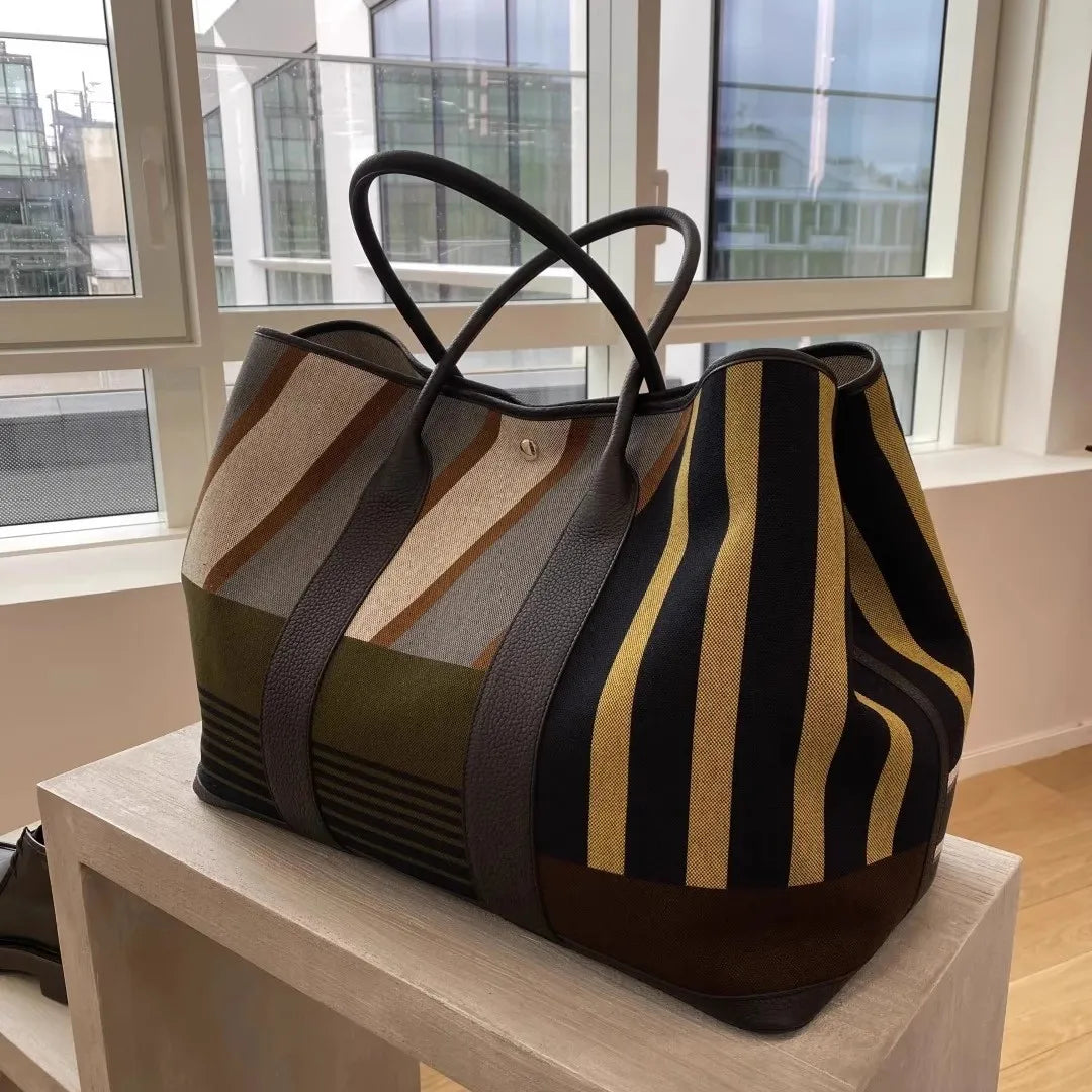 Striped contrasting large capacity commuting tote handbag