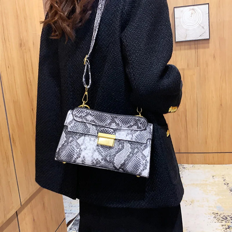 Luxury Design Handbag Snake Pattern Leather Crossbody Bag