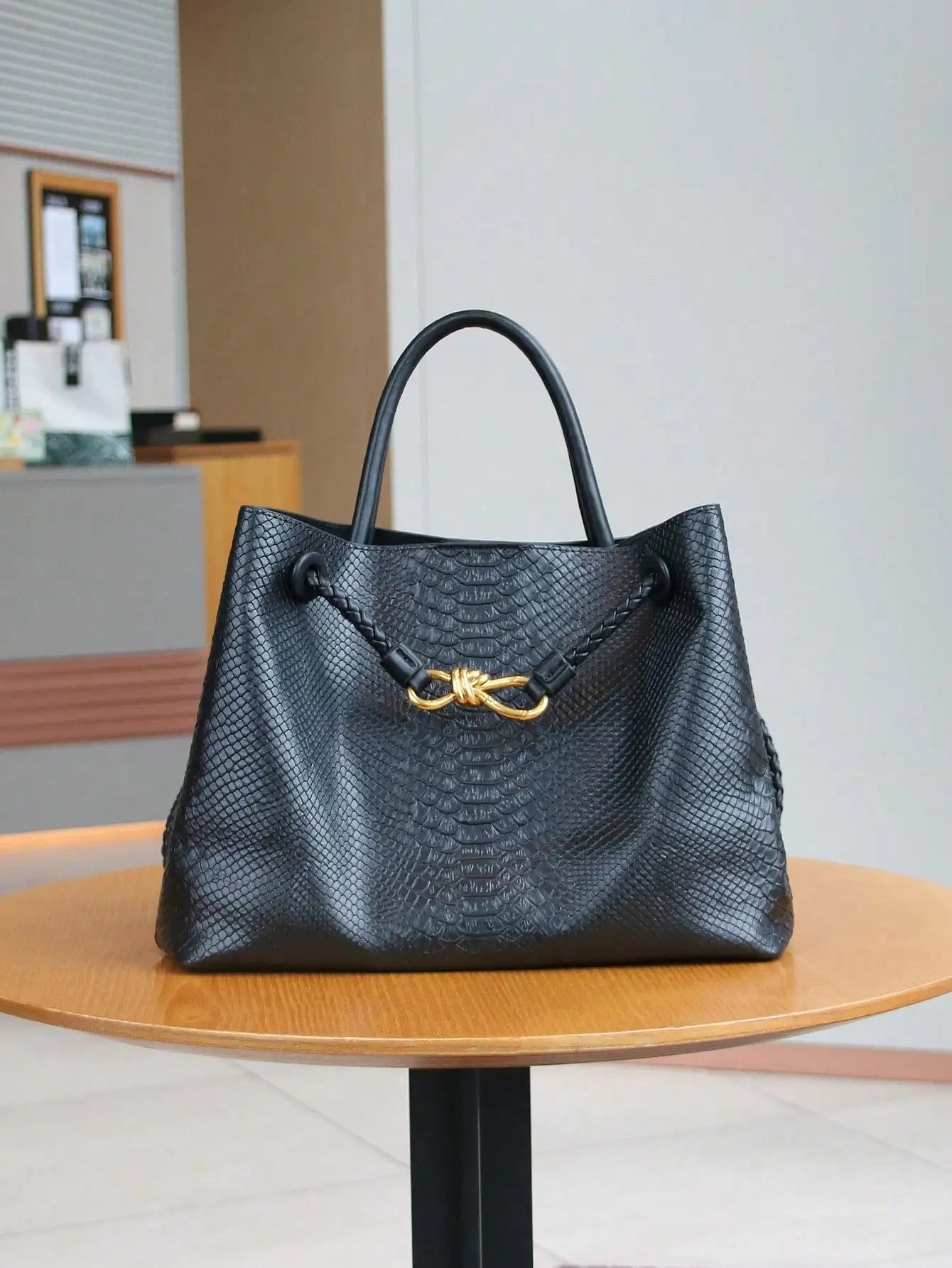 Fashionable retro style handbag niche design metal rope buckle