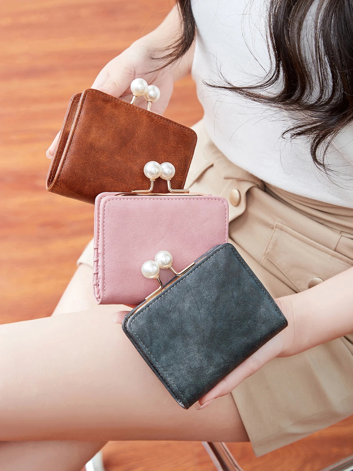 Women's Cute Pearls Kiss Lock Wallet multifunctional Trifold Large Capacity Short Wallet