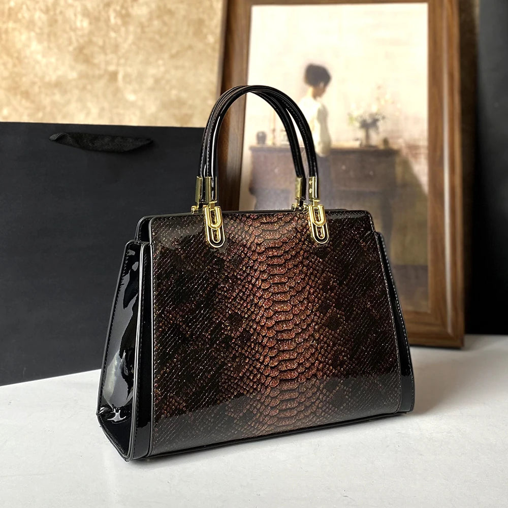 Fashionable large retro single-shoulder crossbody handbag