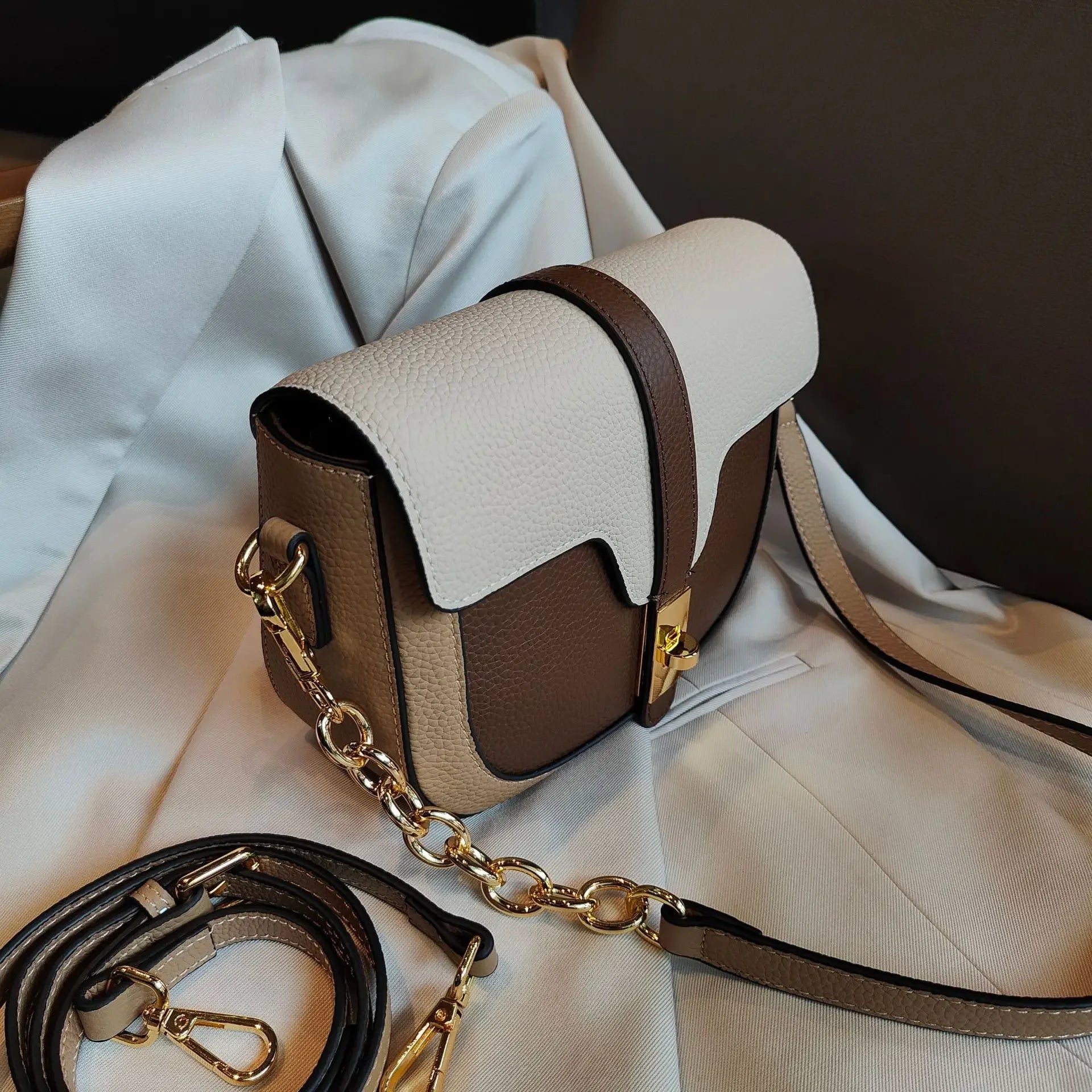 Luxury Style Saddle Bag Design Cowhide Leather Crossbody Bag