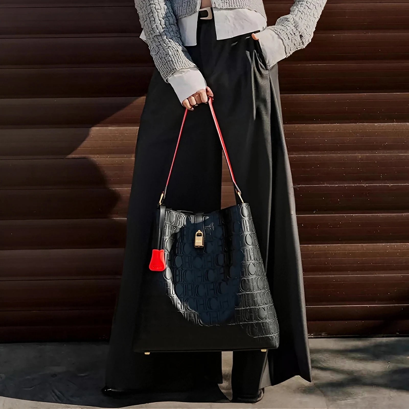 Leather Shoulder Bags Vintage Inspired Designs Gold-Toned Locks Textured Straps