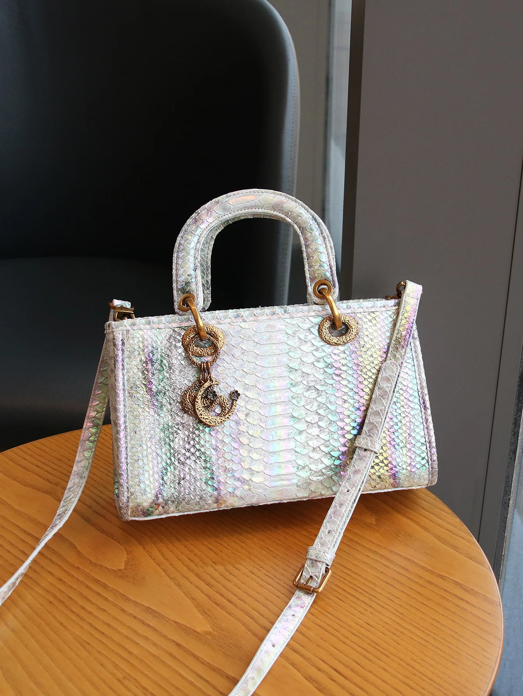 Fashionable luxury bag niche design exquisite high-grade texture gradient snake pattern