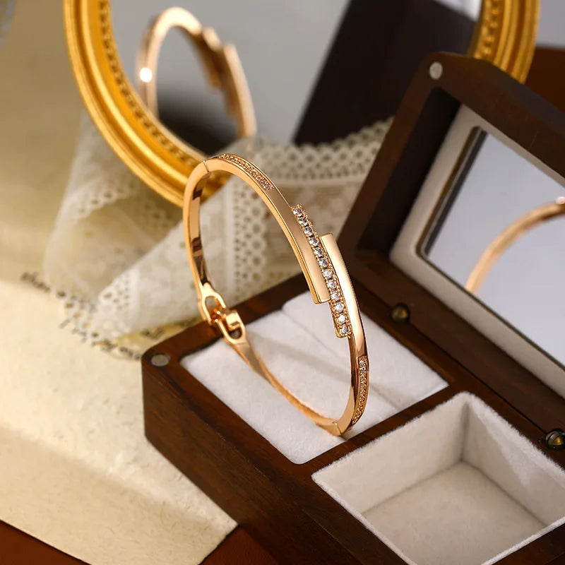 Luxury Cubic Zirconia Geometric Bracelet Elegant Design