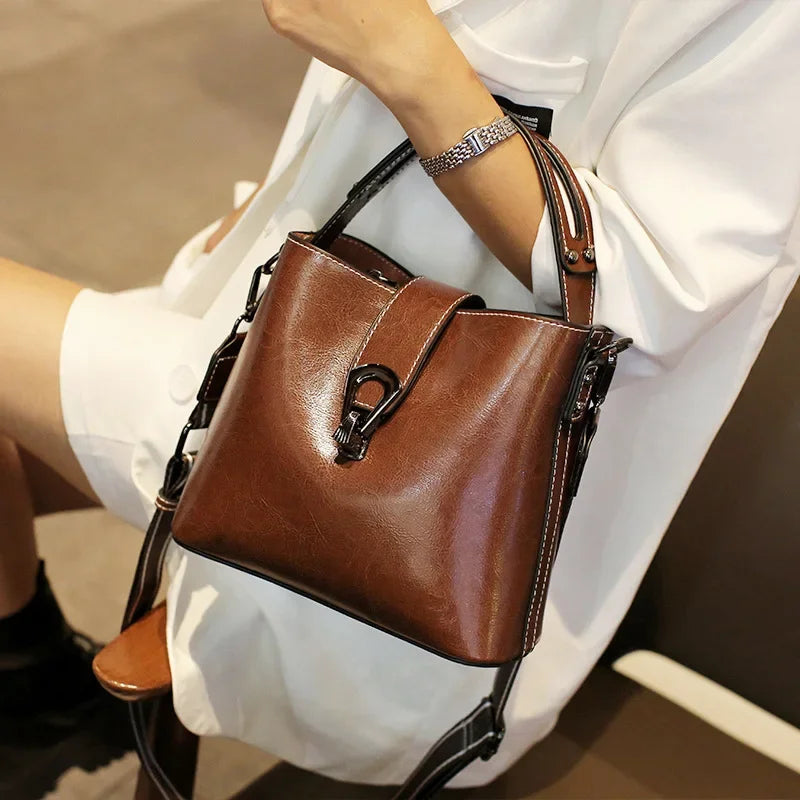 100% Genuine Leather Women Handbag Crossbody Bag Retro Shoulder Commuter Bag