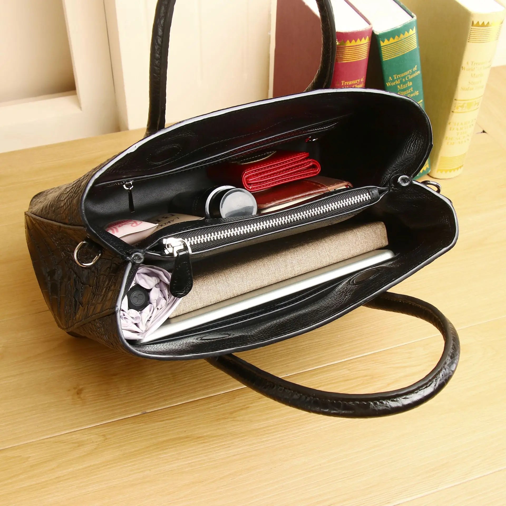 Crocodile Pattern Women's Large Capacity Cowhide Handbag