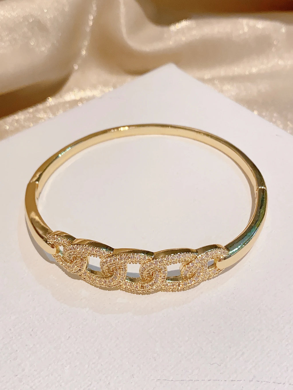 Stylish quality exquisite zircon bracelet fashion light luxury copper 18K gold plated bangle