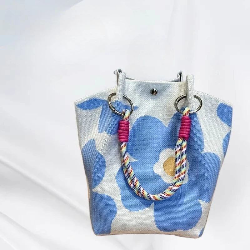 Cute knitted handbag three-dimensional magnetic buckle