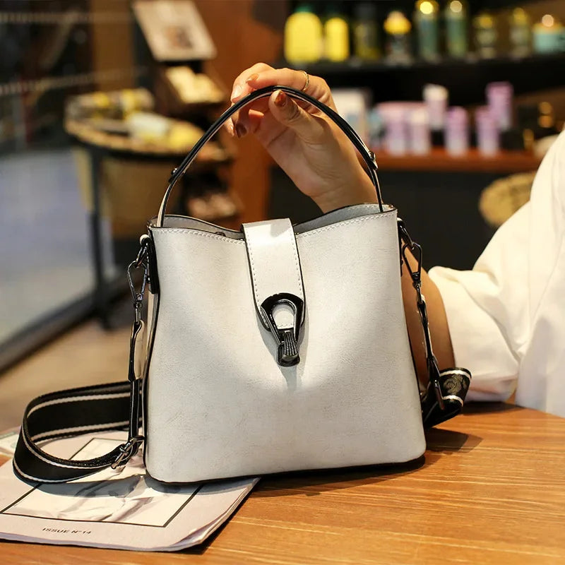 100% Genuine Leather Women Handbag Crossbody Bag Retro Shoulder Commuter Bag
