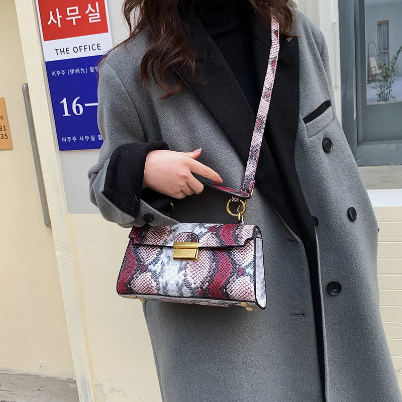 Luxury Design Handbag Snake Pattern Leather Crossbody Bag