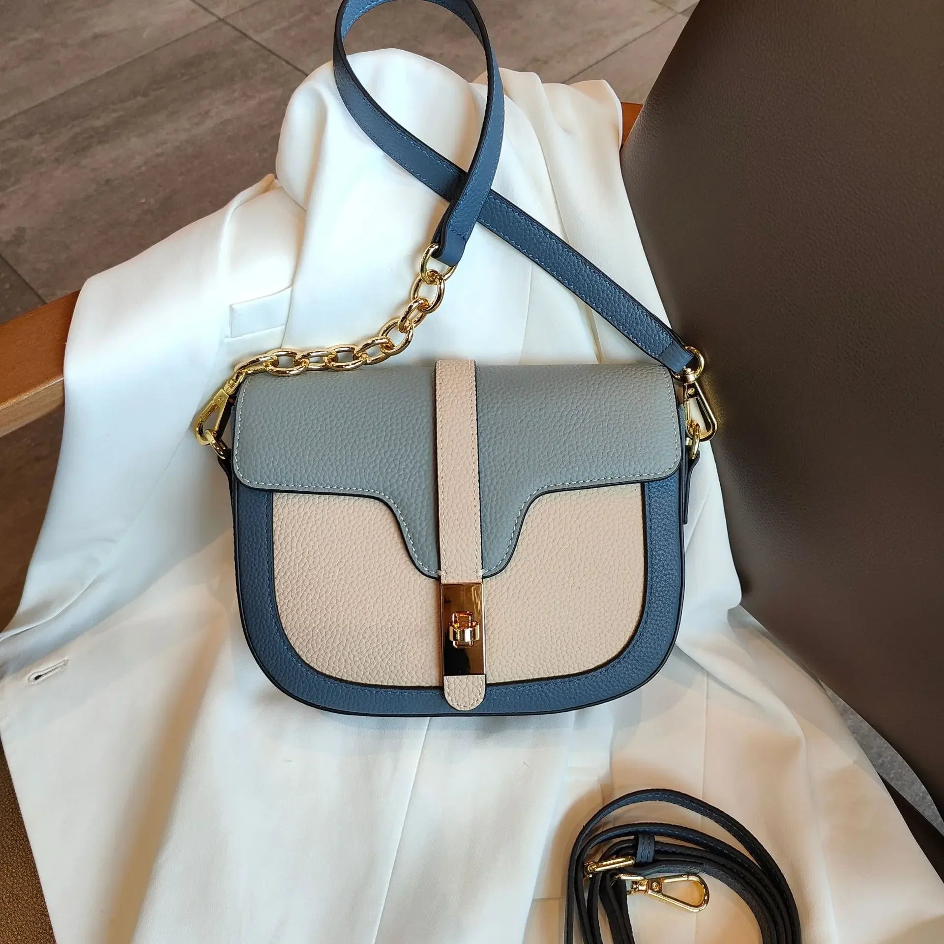 Luxury Style Saddle Bag Design Cowhide Leather Crossbody Bag
