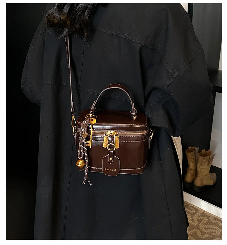 Luxury Designer Oil PU Leather Retro Crossbody Bag