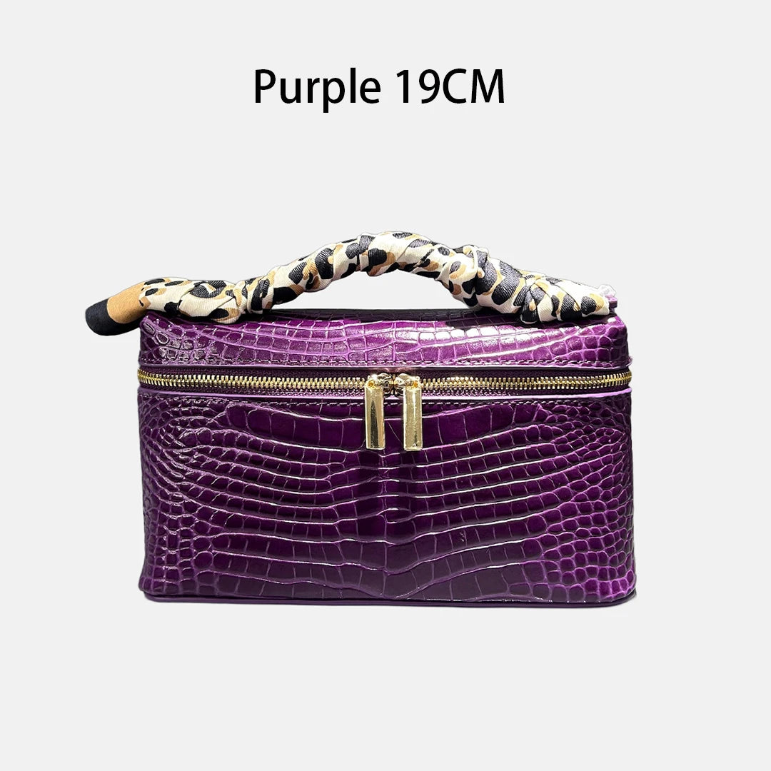 Small Crossbody Handbag Genuine Leather Crocodile Pattern Design