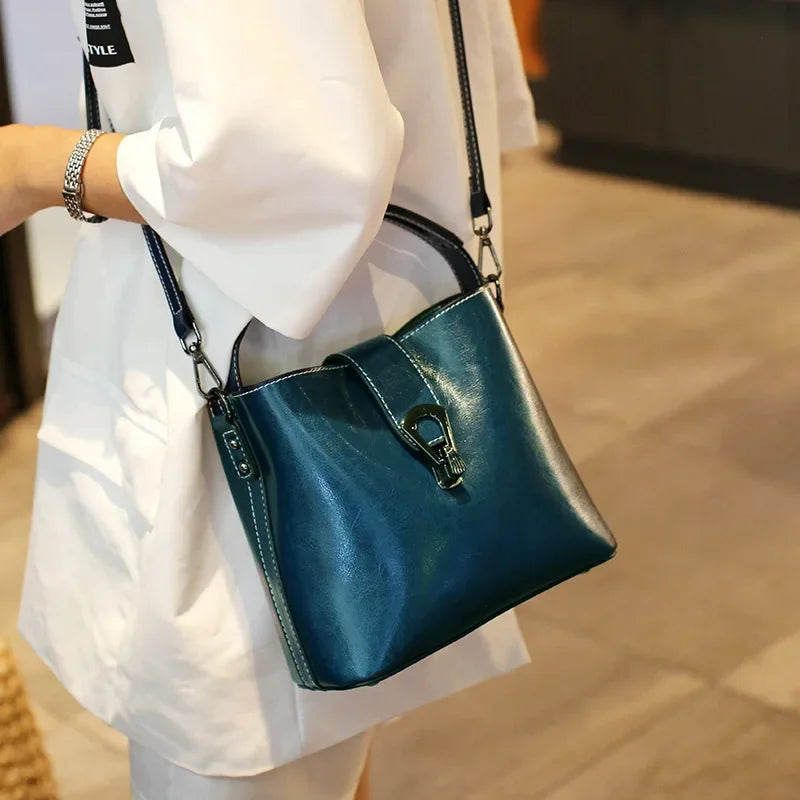 100% Genuine Leather Women Handbag Crossbody Bag Retro Shoulder Commuter Bag