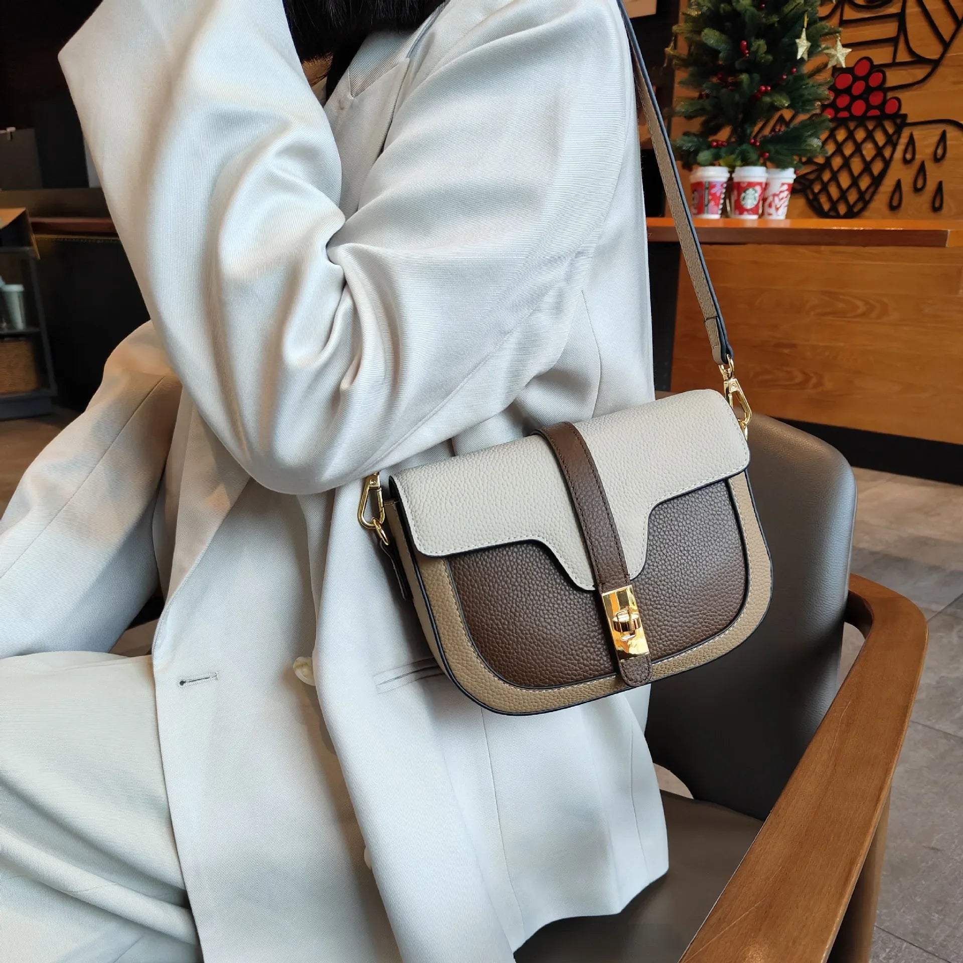Luxury Style Saddle Bag Design Cowhide Leather Crossbody Bag