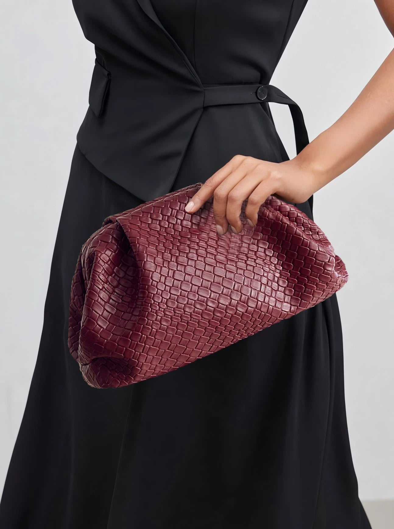 High end retro solid color woven embossed handbag large capacity cloud bag