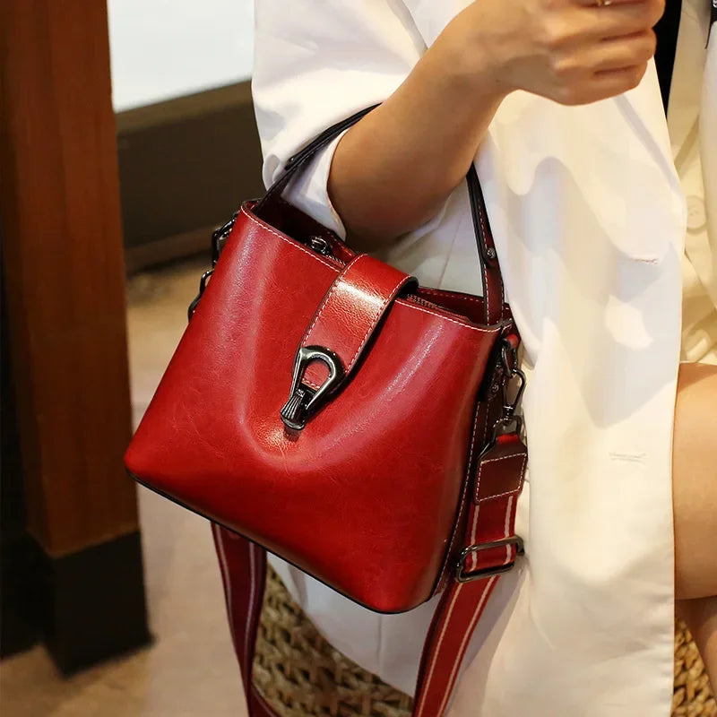 100% Genuine Leather Women Handbag Crossbody Bag Retro Shoulder Commuter Bag
