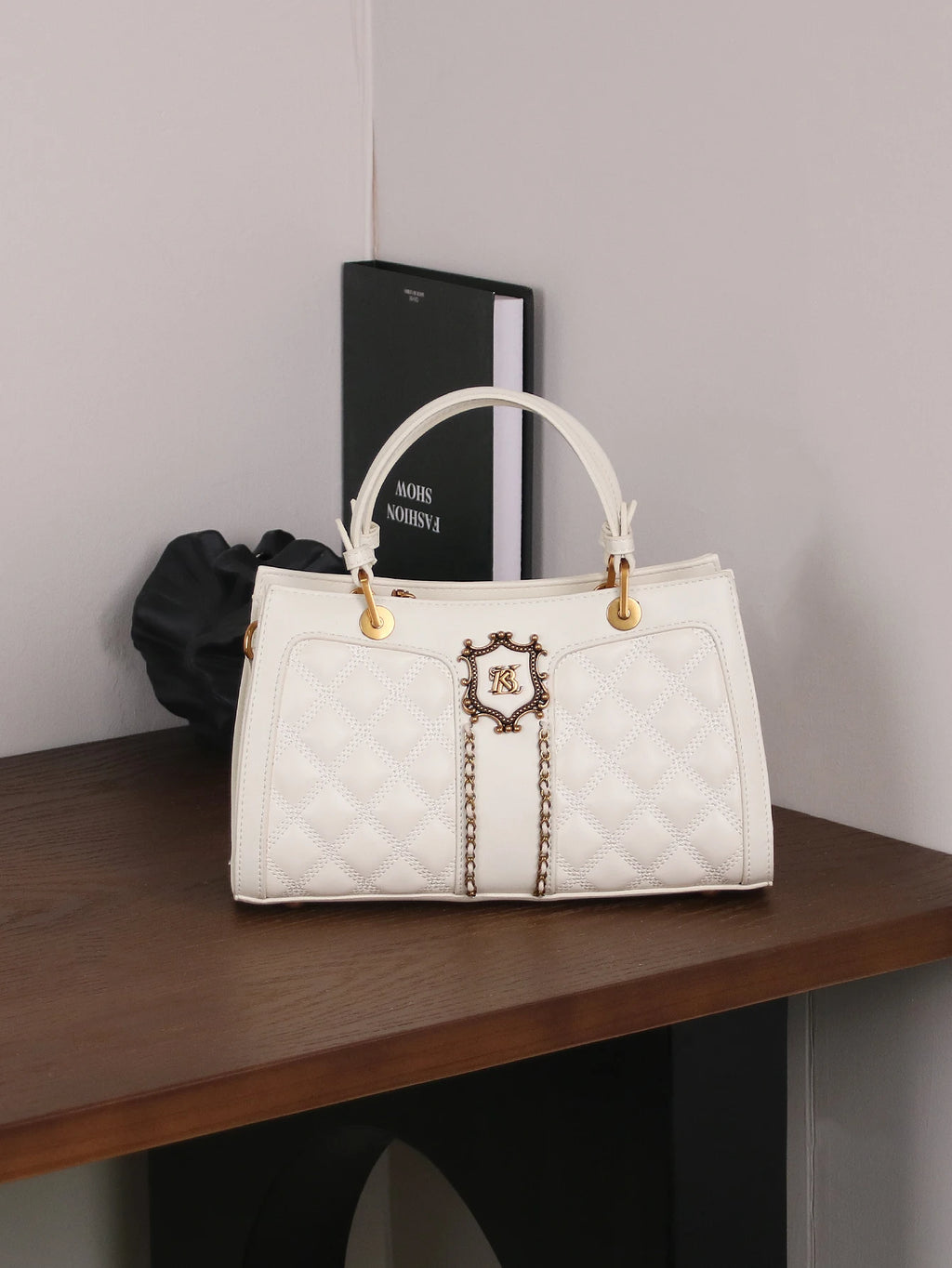 Fashion luxury new rhombic large-capacity ladies handbag heavy hardware design
