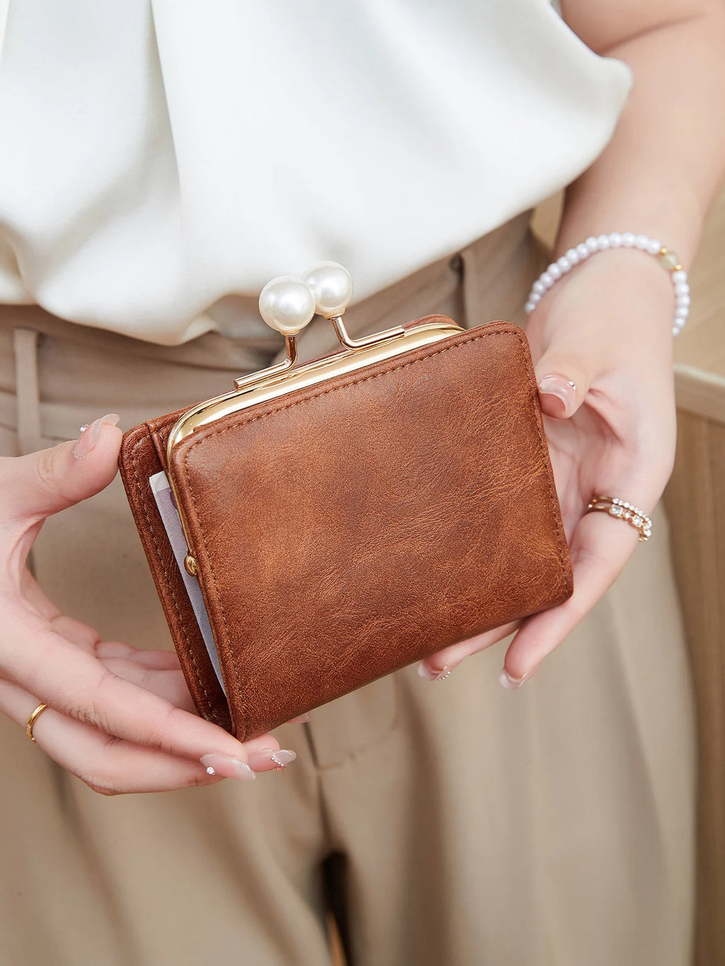 Women's Cute Pearls Kiss Lock Wallet multifunctional Trifold Large Capacity Short Wallet