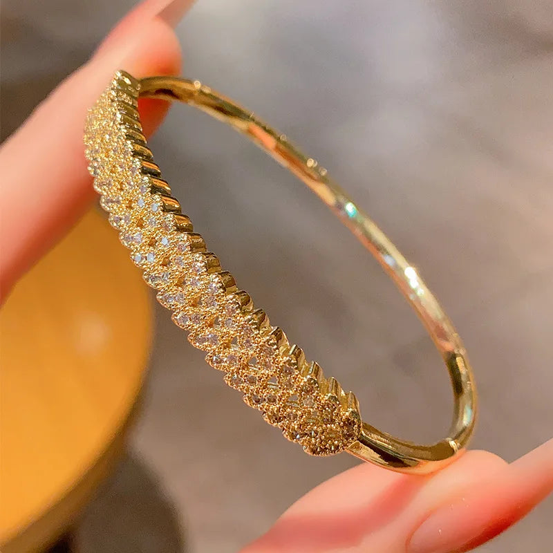 Elegant luxury style open adjustable leaves shape  cubic screw zircon bangle