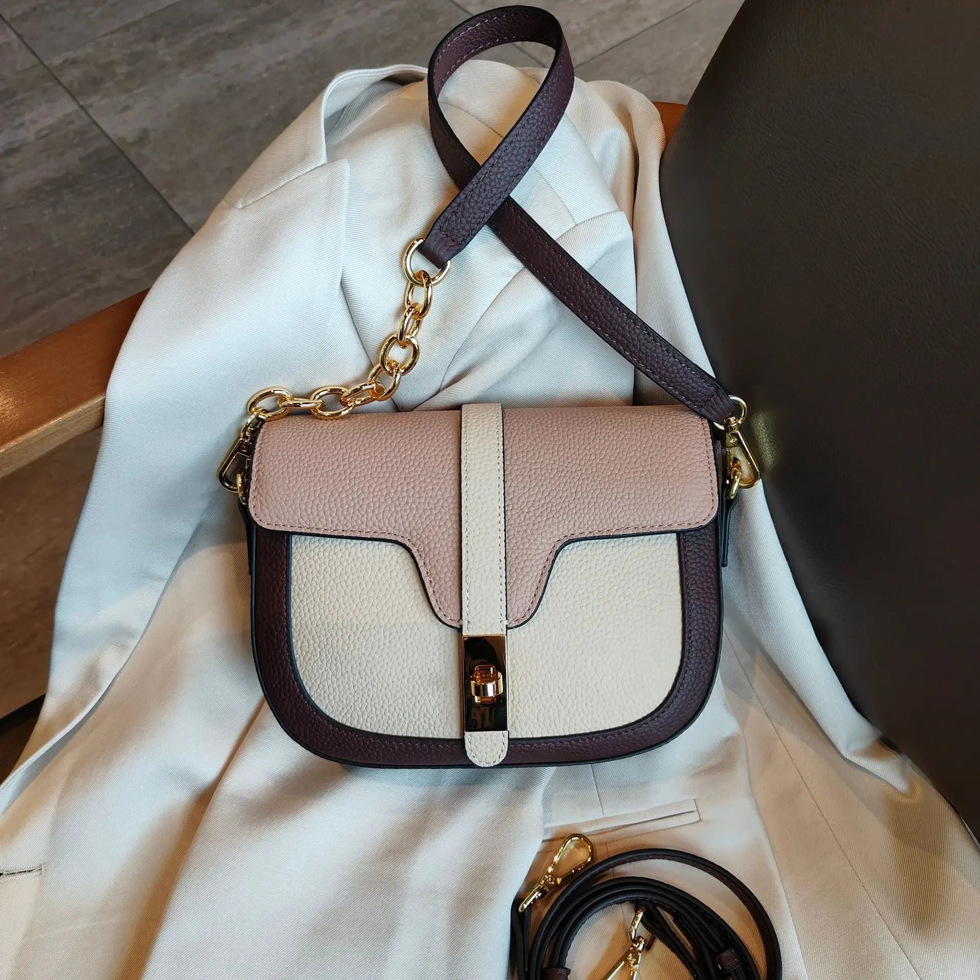 Luxury Style Saddle Bag Design Cowhide Leather Crossbody Bag