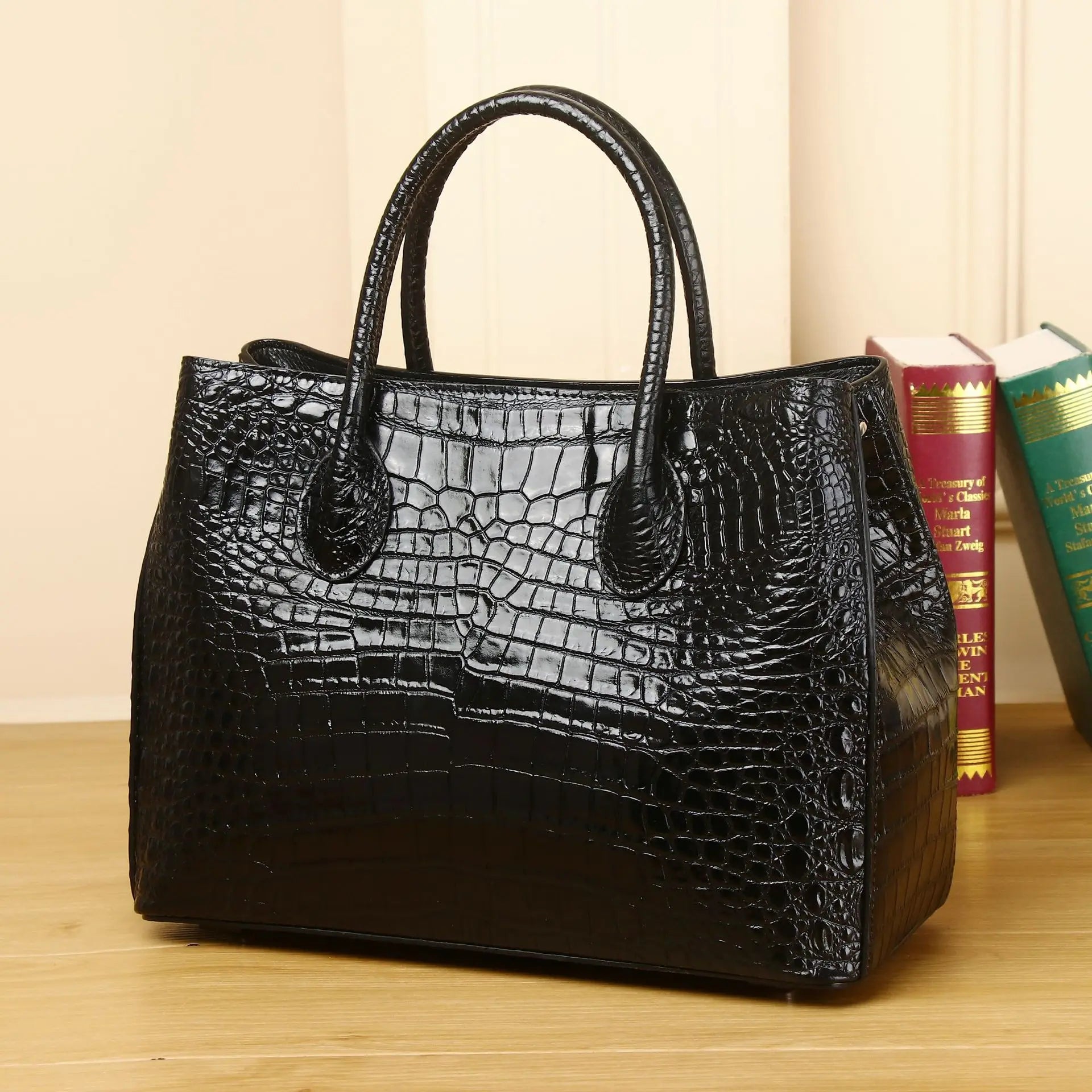 Crocodile Pattern Women's Large Capacity Cowhide Handbag