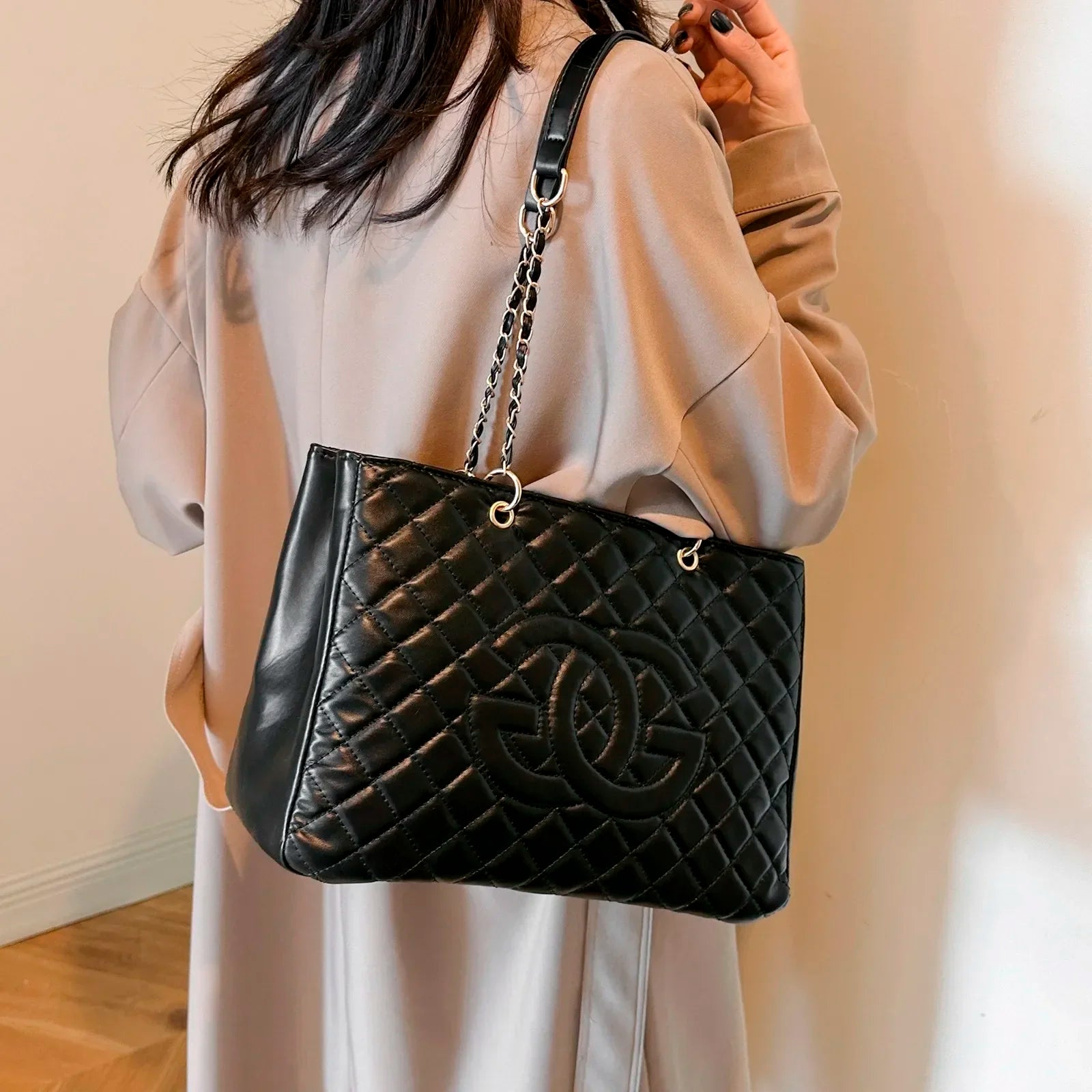 Classic Retro Chain Messenger Bag Luxury Leather Shoulder Bag