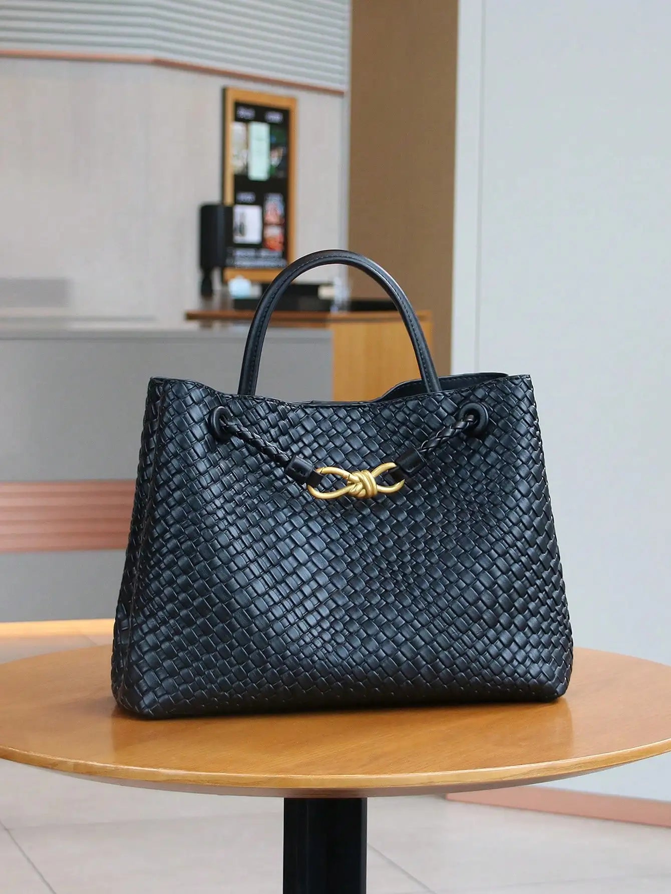 Fashionable retro style handbag niche design metal rope buckle